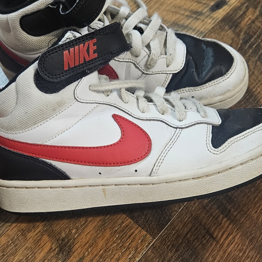 Boys Nike Shoes Size 5